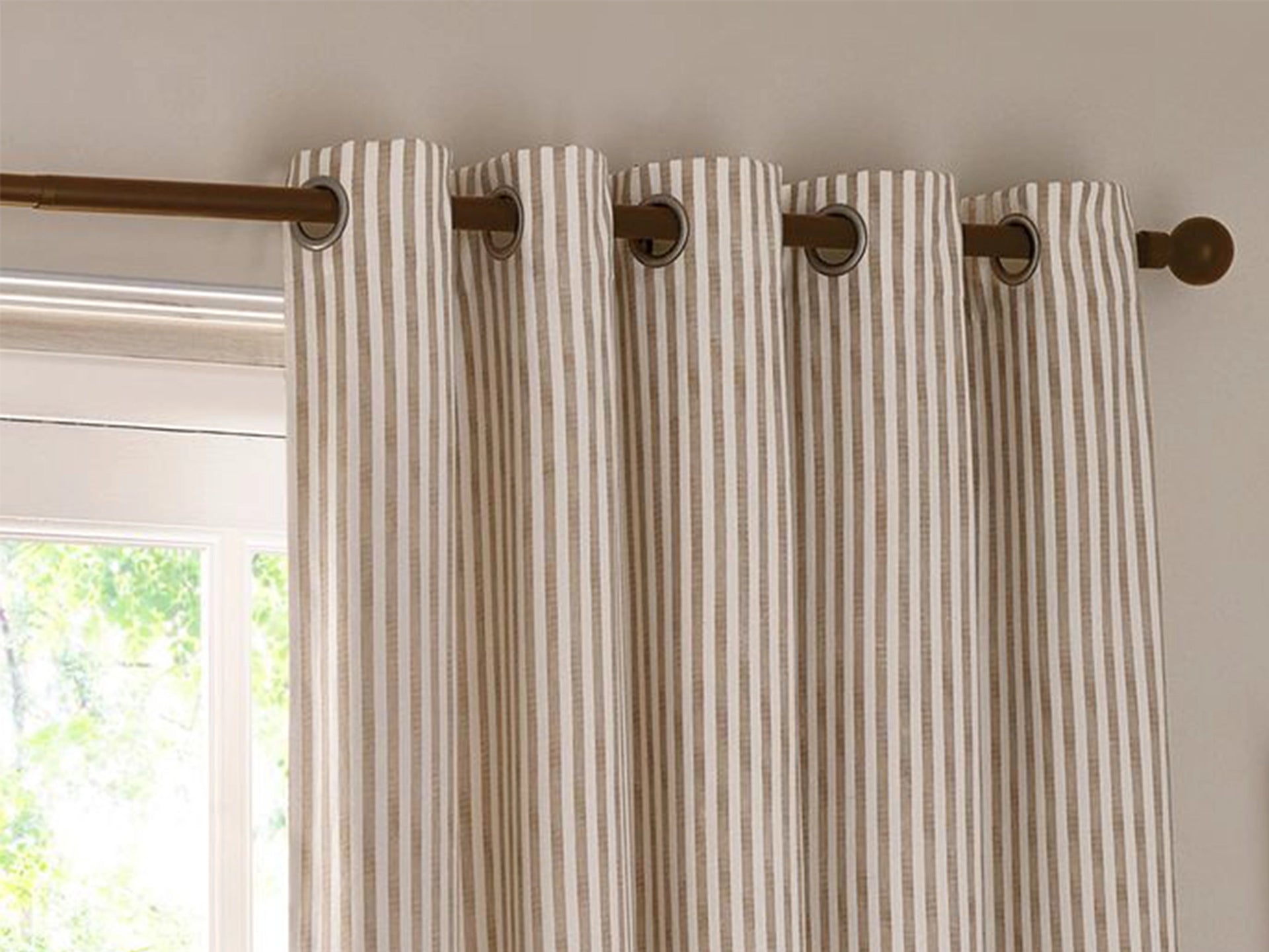 cs-guide-curtains-eyelet-pleat-The Interiors Group